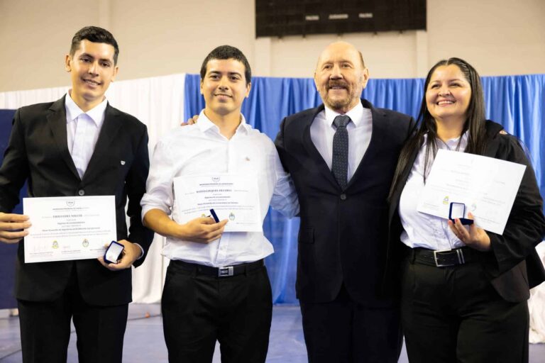 Gildo Insfrán en el acto de la Universidad Provincial de Laguna Blanca (UPLaB),