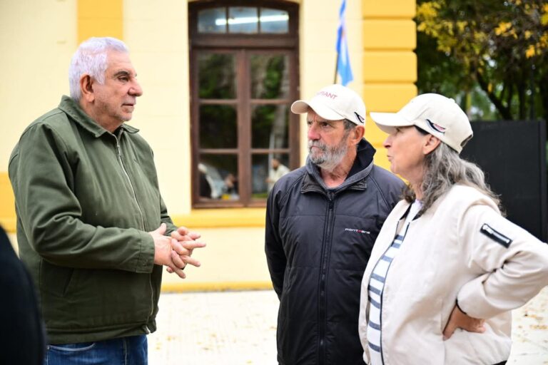 Una travesía aérea que inspira: llegaron a Formosa a bordo de un avión reconstruido por ellos mismos