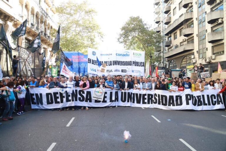 HOY SE MARCHA EN DEFENSA DE LA EDUCACIÓN PÚBLICA